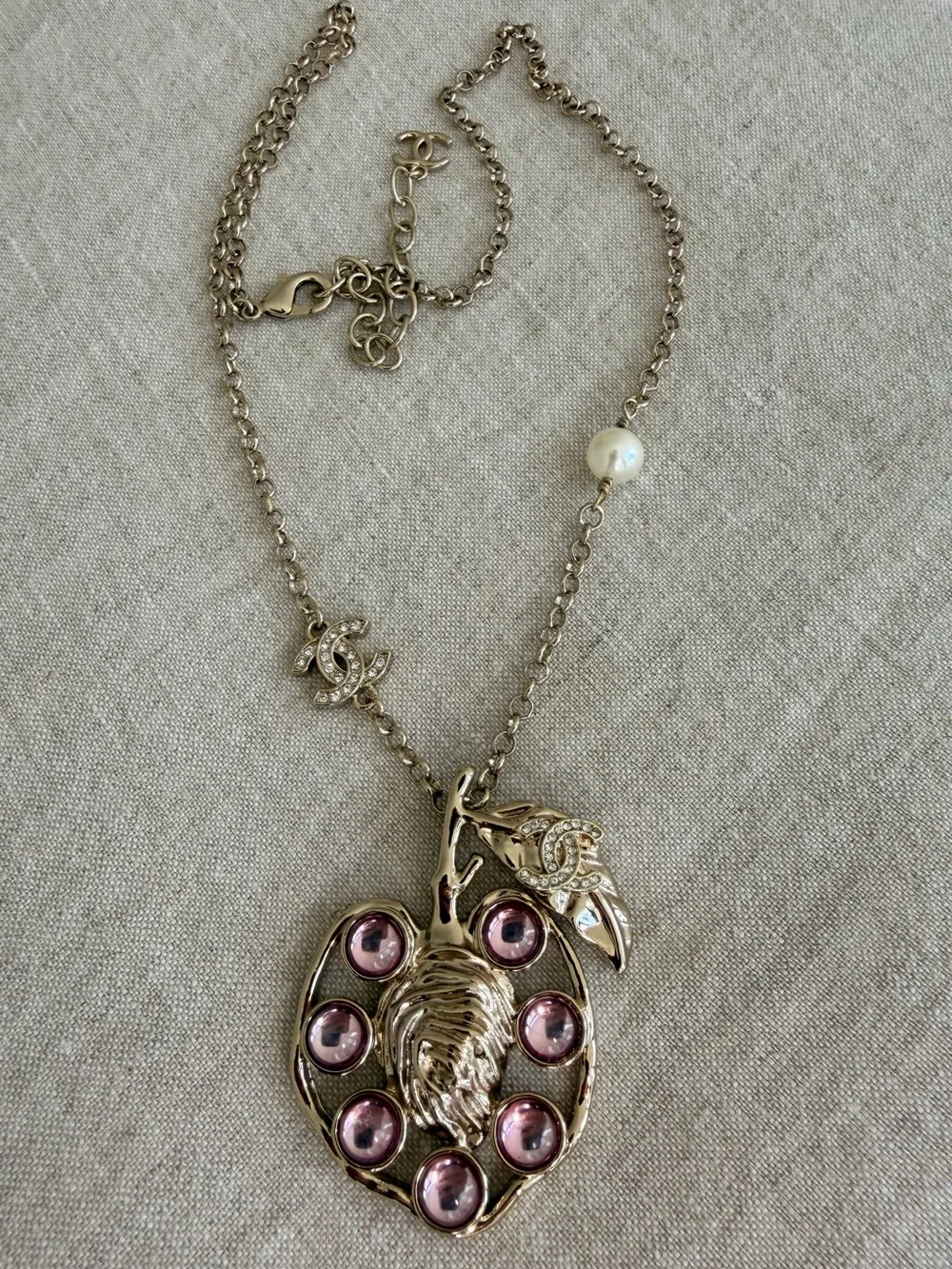 CHANEL Pendant Necklace with Pink Crystal Accents🌸